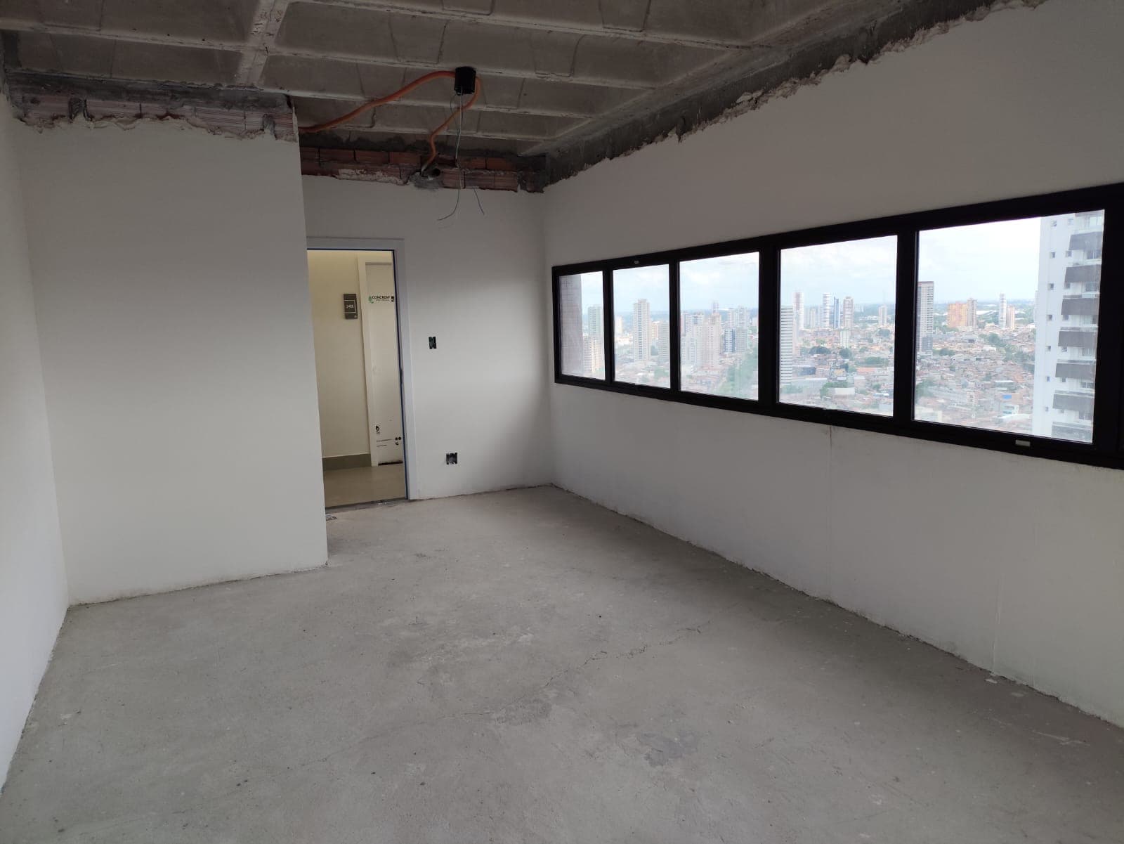 Sala comercial Arya Tower